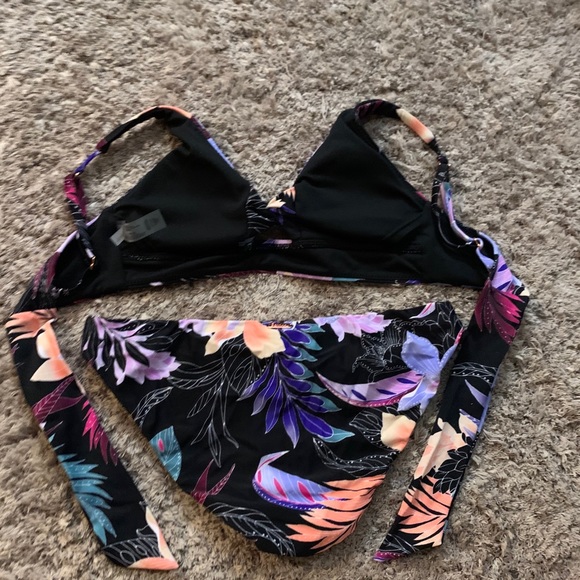 Bikini Set - Picture 2 of 2